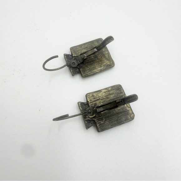 Vintage Modernist Olive Green Enamel Dangle Earrings – Geometric Bronze Tone - Picture 5 of 7